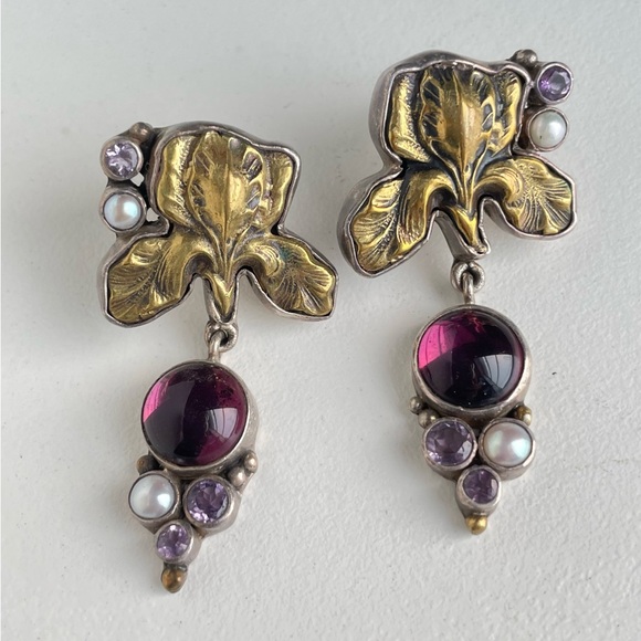 Echo of the Dreamer Mars and Valentine golden Orchid Floral Earrings - Picture 1 of 12